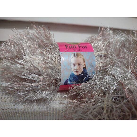 Lion Brand Fun Fur yarn 5 weight Sandstone 5.25 oz total weight 192 yards length - Picture 2 of 6